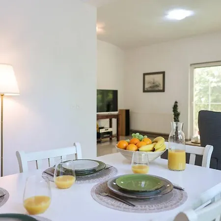 Laurel House, Vakantiehuis